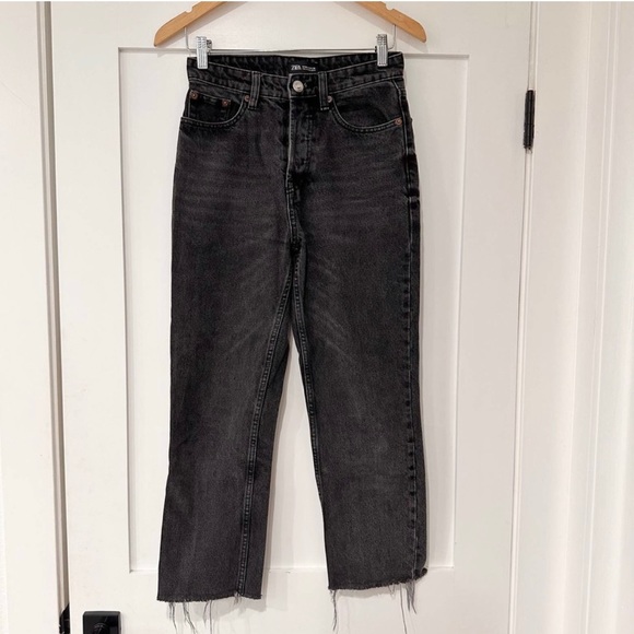 Zara Women's faded grayish Black Raw hem Straight Leg denim jeans - Picture 1 of 6